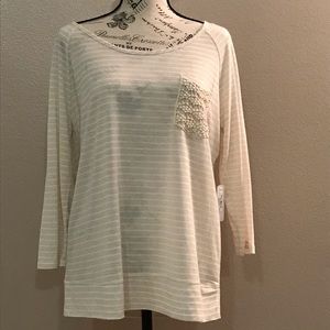 SOLD 👍🏻Charming Charlie Top Sz L....NWT